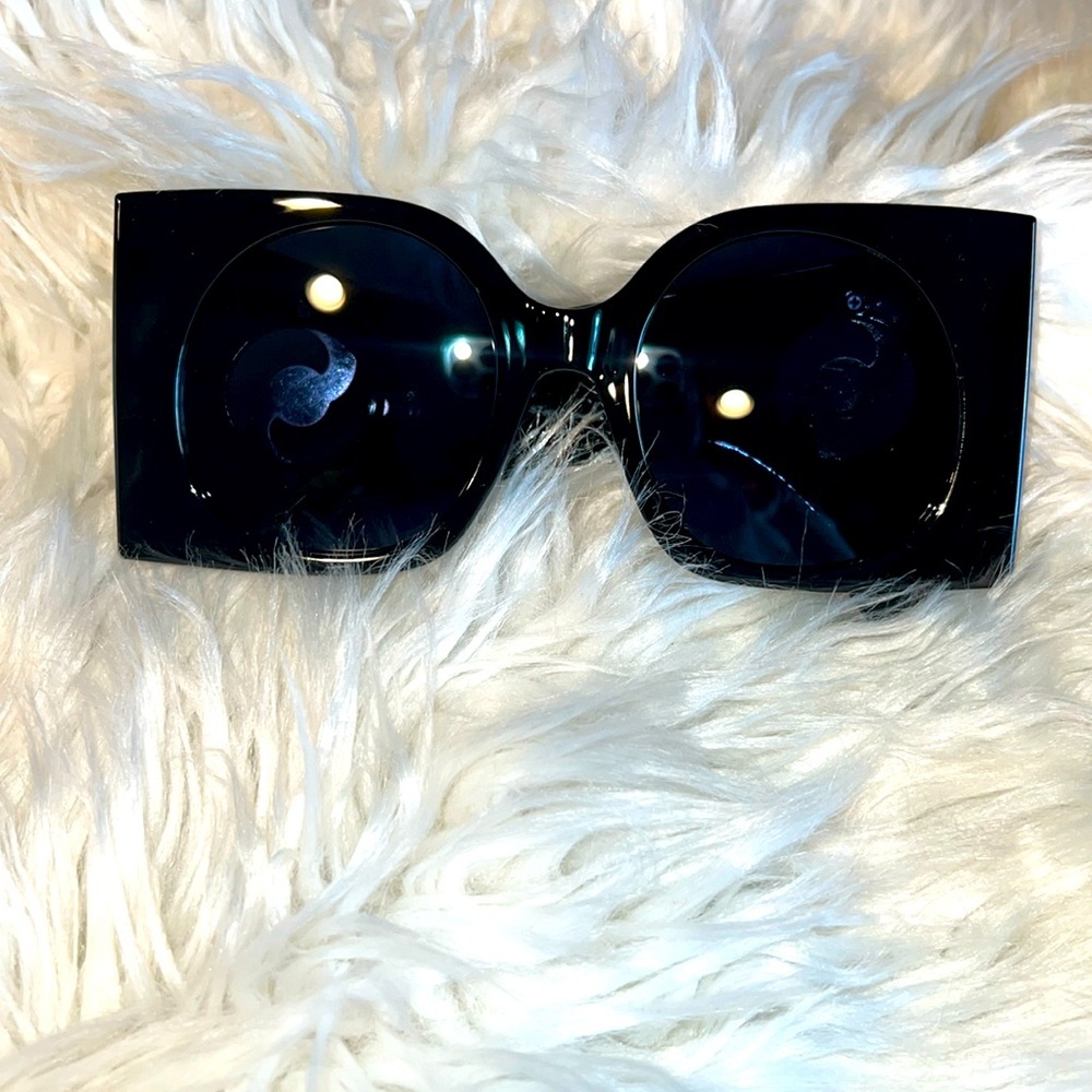 New without tags sunglasses